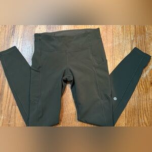 Lululemon forest green size 6 with pockets